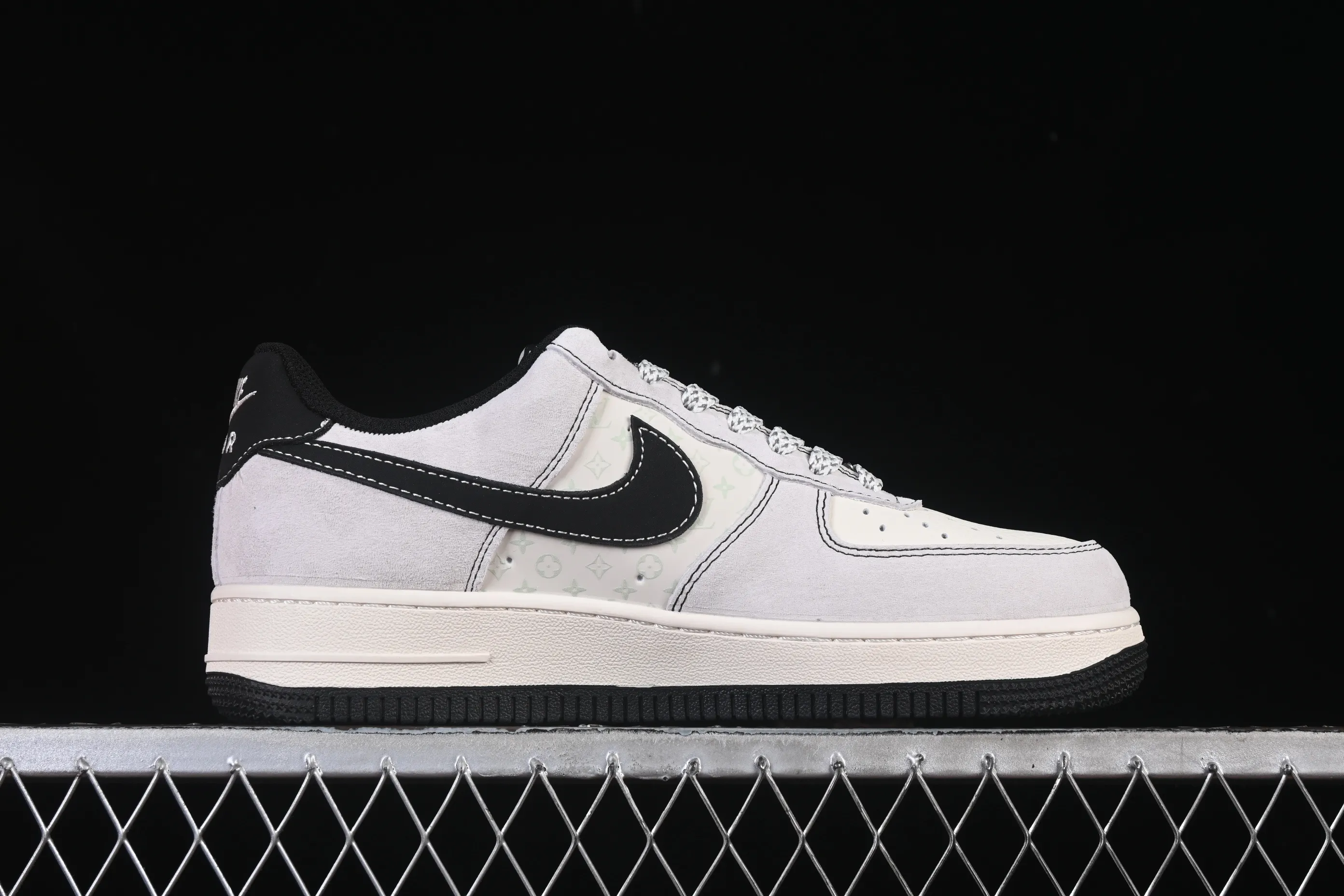 All categories Nk Air Force 1 Air Force series Nk Air Force 1 Low Air Force low-top Nike Air Force 1'07 Low LV joint black hook woven label Air Force 1 low-top casual sneakers CX5050-Y23